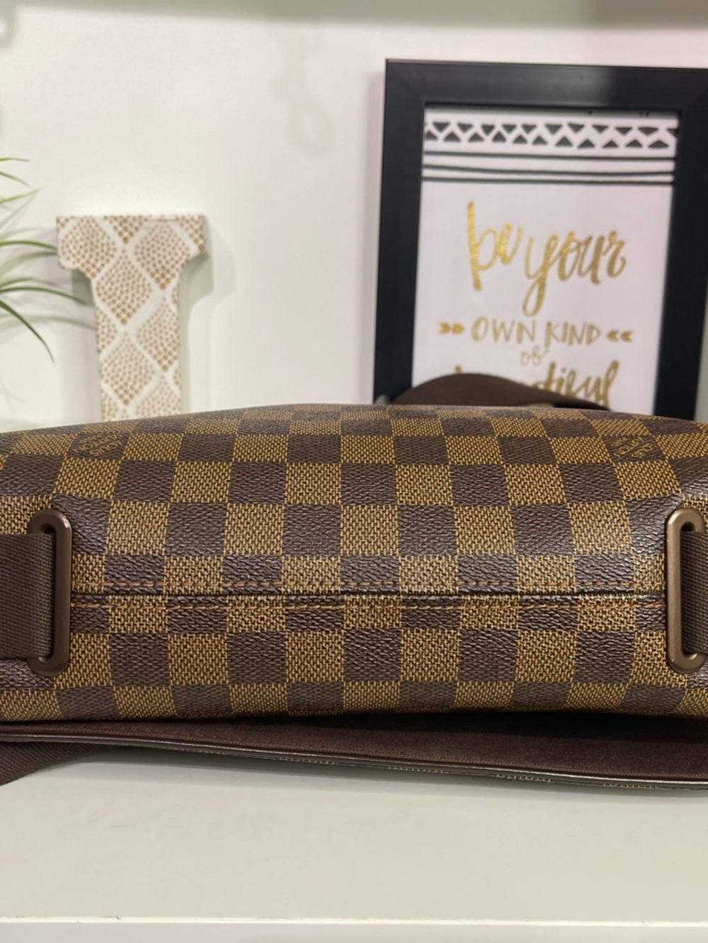 Louis Vuitton Damier Ebene Brooklyn MM Messenger Bag - Picture 5 of 7